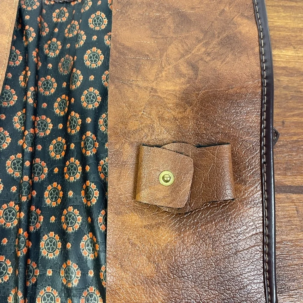 Brown Vintage Swank Vinyl Coin Holder/Multi-Use Buckle Wallet GUC